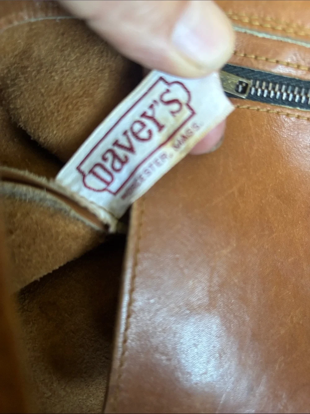 VINTAGE DAVEY’S Men's Leather Messenger Bag in Cognac Brown